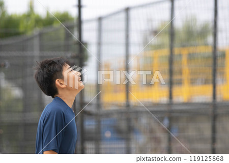打籃球的男孩 打籃球的男孩 119125868