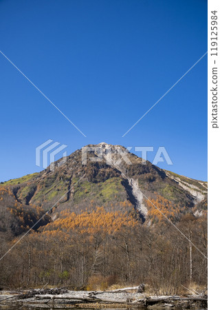 Kamikochi, Mount Yakedake in autumn colors, Azumi Chubu Sangaku National Park, Matsumoto City, Nagano Prefecture Kamikochi, Mount Yakedake in autumn colors, Azumi Chubu Sangaku National Park, Matsumoto City, Nagano Prefecture 119125984