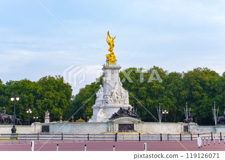 Queen Victoria monument near Buckingham palace in London, England 119126071