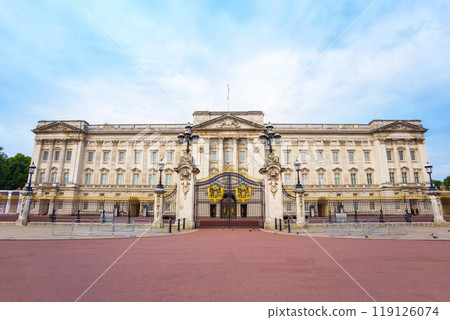 Buckingham palace in London city, England Buckingham palace in London city, England 119126074