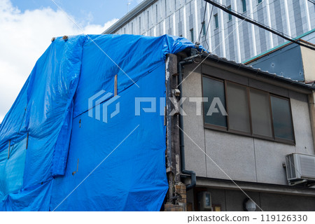 Separation of adjacent buildings 119126330