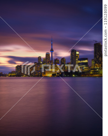 Toronto, Canada. View of the skyscrapers and the CH tower. View of Downtown in the evening. Toronto, Canada. View of the skyscrapers and the CH tower. View of Downtown in the evening. 119128099
