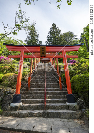 福岡縣浮羽市城花公園浮羽稻荷神社境內排列的鳥居 119128255