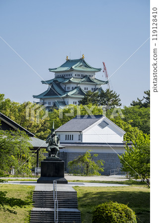 Statue of Kato Kiyomasa and Nagoya Castle tower, Nagoya, Aichi Prefecture Statue of Kato Kiyomasa and Nagoya Castle tower, Nagoya, Aichi Prefecture 119128410