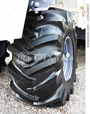 Rubber tire wheel of tractor Rubber tire wheel of tractor 119130857