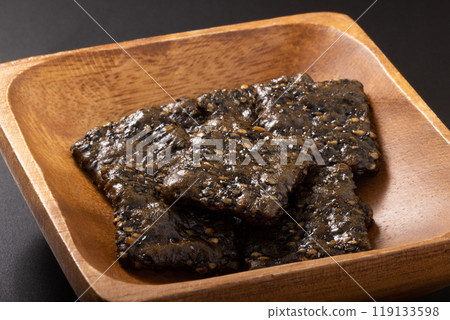 Black sesame rice crackers Black sesame rice crackers 119133598