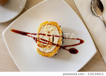 Appetizing sponge roll 119134013