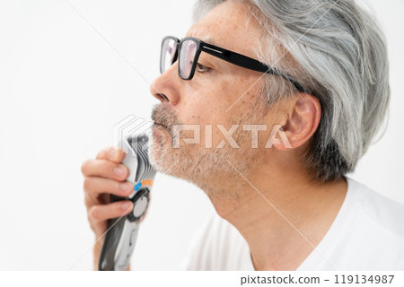A man shaving his beard A man shaving his beard 119134987