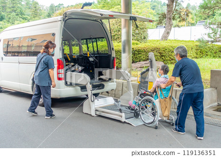 Welfare vehicles, visiting care services, swing arm lifts, wheelchair accessible vehicles 119136351