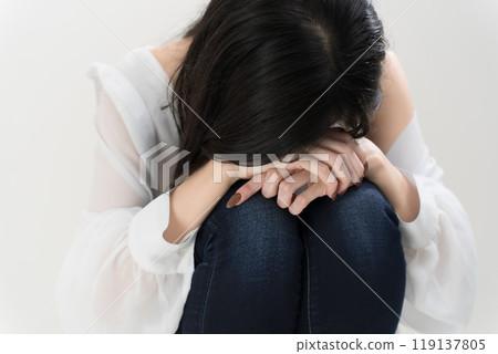 一位沮喪的小姐 119137805