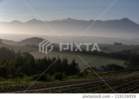 早春美麗的山 早春美麗的山 119138059