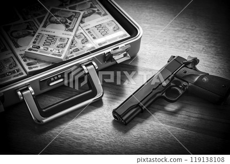 公事包裡有一把槍和一疊錢 119138108