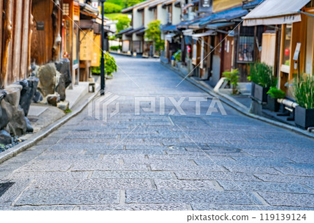 Streets of Japanese houses, Kyoto, Ninenzaka 119139124