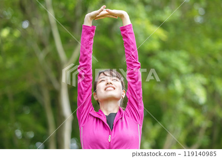 Young woman stretching in the park 119140985