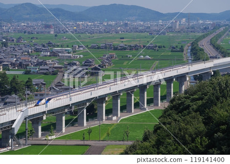 從岩內山（鯖江市北側）看到的北陸新幹線 福井縣越前市 119141400