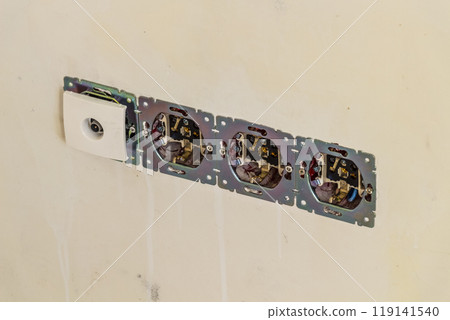 Installation of electrical outlets 119141540
