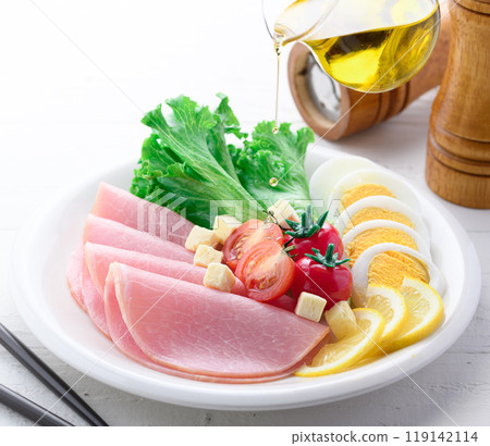 ham and salad 119142114
