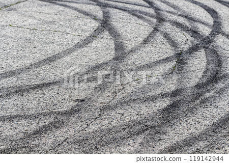 Black tracks from the car 119142944