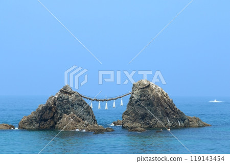 糸島(福岡)的夫妻岩 糸島(福岡)的夫妻岩 119143454