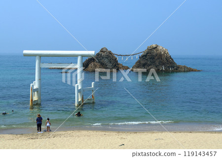 The Married Couple Rocks of Itoshima (Fukuoka) The Married Couple Rocks of Itoshima (Fukuoka) 119143457