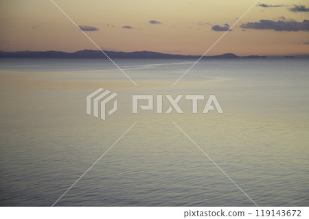 Sunset on the sea surface, no sun Sunset on the sea surface, no sun 119143672