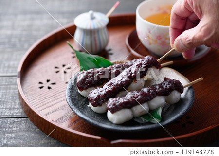 Japanese sweets: skewers of dango Japanese sweets: skewers of dango 119143778