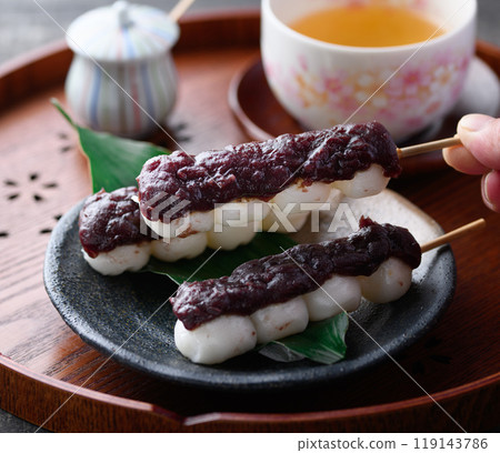 日式甜點 串團子 日式甜點 串團子 119143786