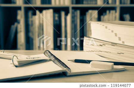 筆記本、詞典、詞彙卡、書架、書籍、學習、學習、教育 119144077