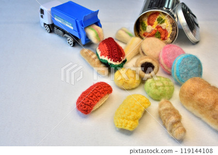 Food waste, trash can, garbage truck, food loss image Food waste, trash can, garbage truck, food loss image 119144108