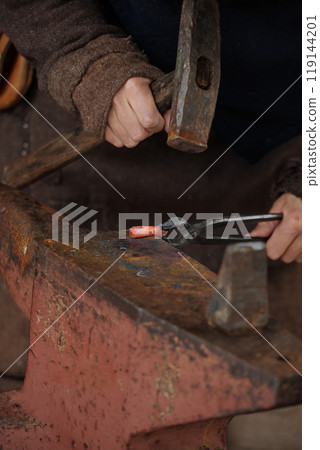 Crafting Handmade Metalwork with Traditional Tools Crafting Handmade Metalwork with Traditional Tools 119144201