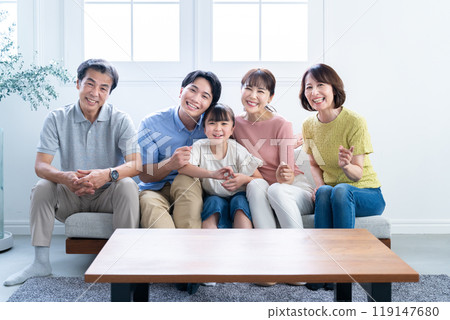 第三代家庭 119147680