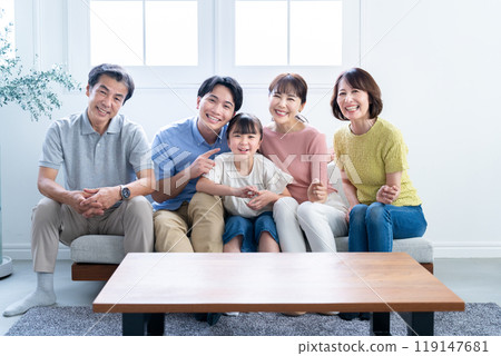 Third generation family 119147681