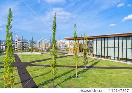 豐田市立博物館矗立在一座小山上,俯瞰豐田市容(愛知縣豐田市) 豐田市立博物館矗立在一座小山上,俯瞰豐田市容(愛知縣豐田市) 119147827