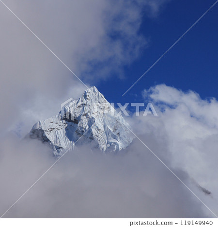 Peak of Mount Ama Dablam in autumn, Nepal. 119149940