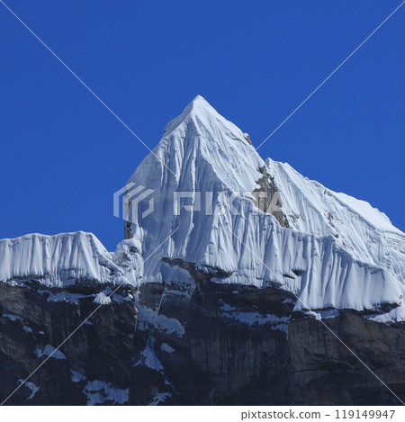 Mount Lobuche in autumn seen from Cho la pass, Nepal. Mount Lobuche in autumn seen from Cho la pass, Nepal. 119149947