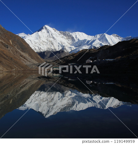Cho Oyo reflecting in Dudh Pokhari, lake in Gokyo, autumn morning in Nepal. 119149959