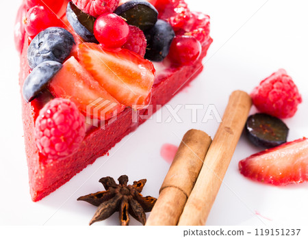 Cake with fresh forest berries with cinnamon and anise 119151237