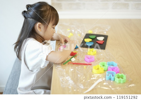 拓展創造力的遊戲：女孩與益智玩具 119151292