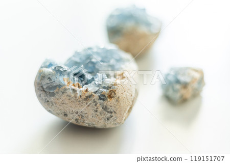 Close up quartz crystal healing Close up quartz crystal healing 119151707