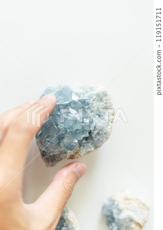 Close up quartz crystal healing 119151711