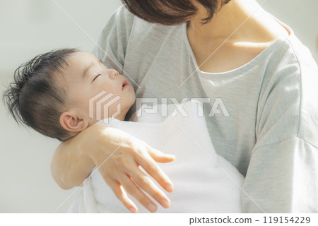 Baby and mother 119154229