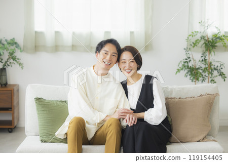 A couple in the living room A couple in the living room 119154405