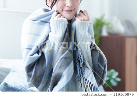 Cold and shivering woman Cold and shivering woman 119160979