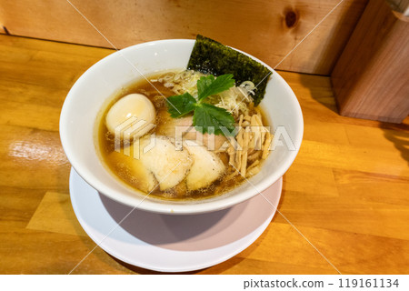 Simple old-fashioned soy sauce ramen 119161134