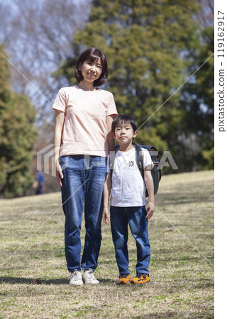 First grade parent and child portrait 119162917