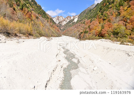 The white granite riverbank of Fudosawa 119163976