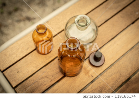 舊藥瓶和舊玻璃 舊藥瓶和舊玻璃 119166174