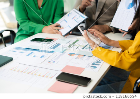 Marketing staff are analyzing the data to business planning at office. 119166554