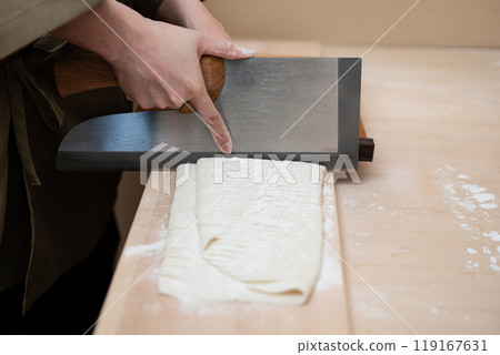 Handmade udon noodles, noodle cutting 119167631