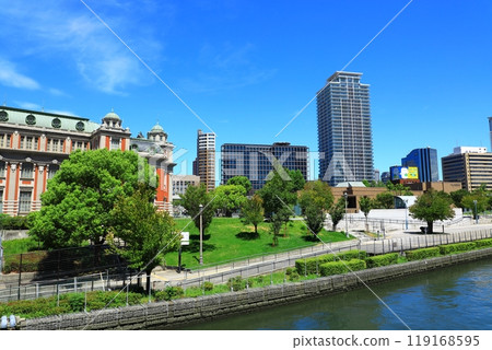 An urban oasis: Nakanoshima Park and high-rise apartment buildings An urban oasis: Nakanoshima Park and high-rise apartment buildings 119168595